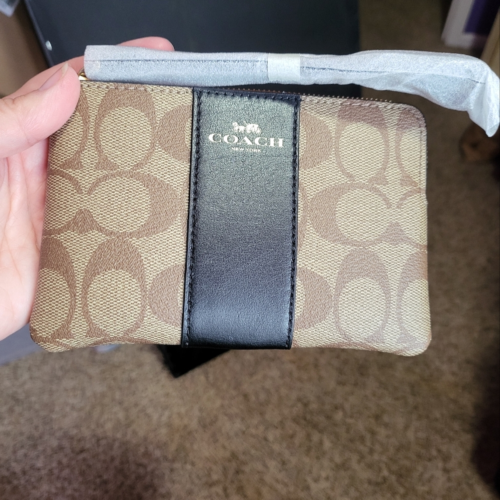 Coach NWT sig corner zip Brown and Black wristlet Brand New